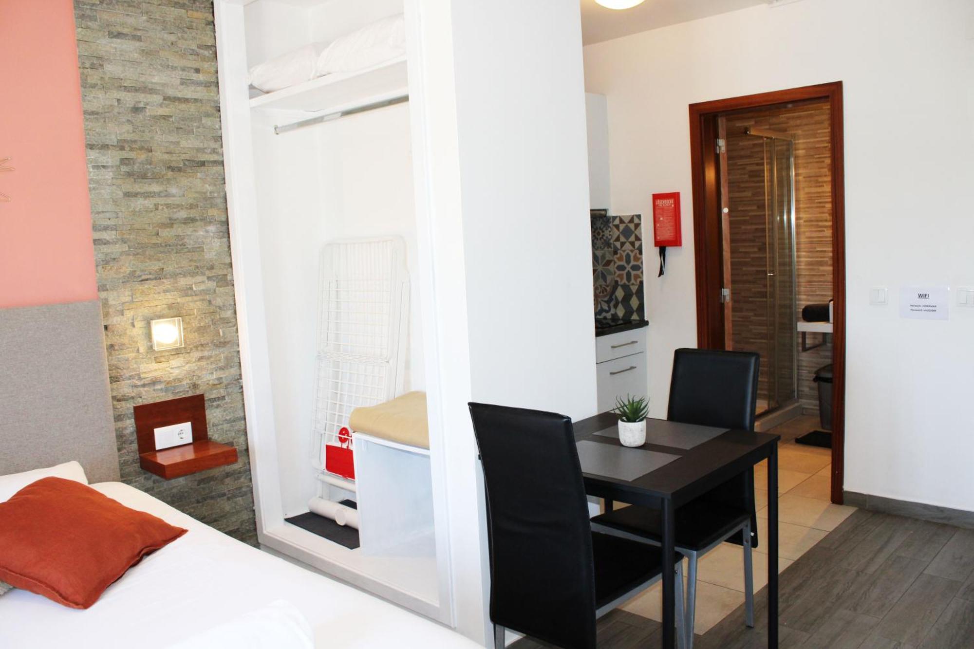 Guesthouse Aljezur Center Rum bild